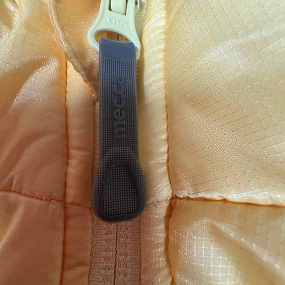 MEC light Yellow Puffer Vest Sz lrg - Picture 8 of 10